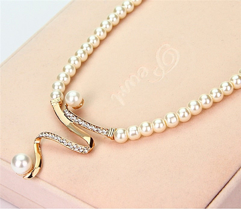 PEARL NECKLACE &amp; EARRINGS SET