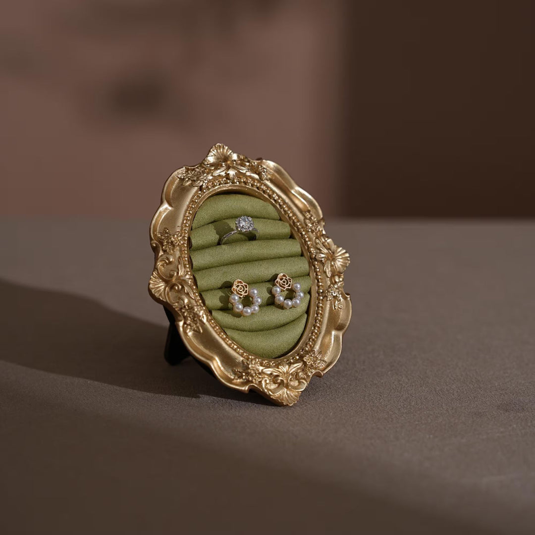 Rococo Artisan Ring Display