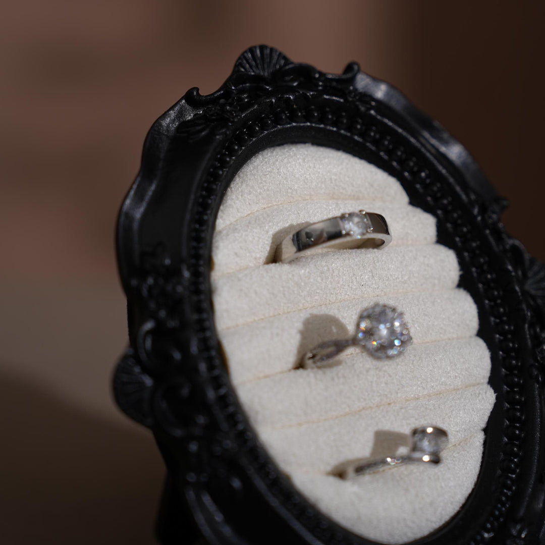 Rococo-Style Black Ring Stand