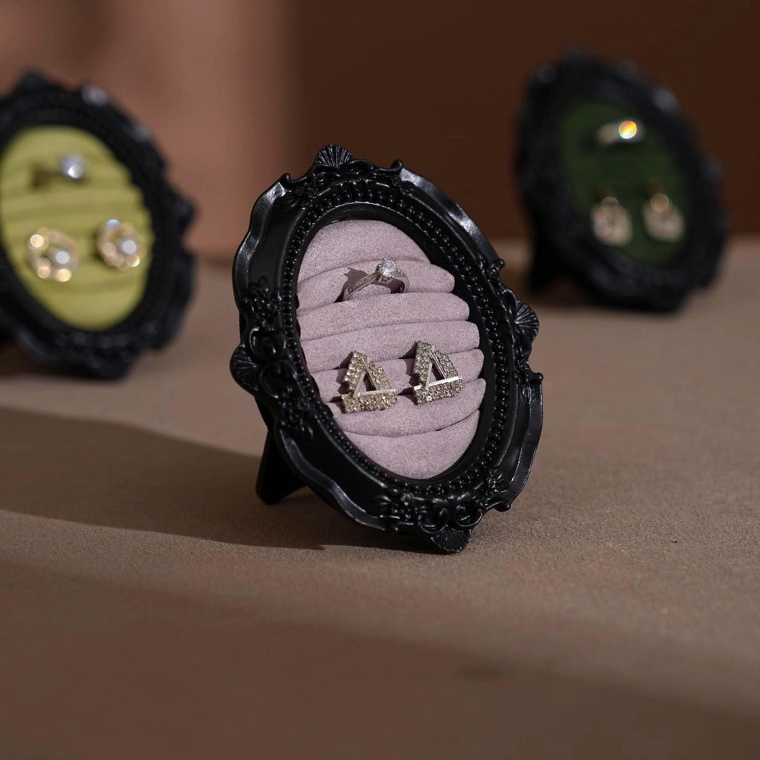 Rococo-Style Black Ring Stand
