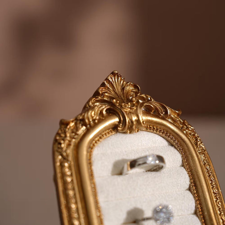 Lucky Clover Rococo Ring Stand