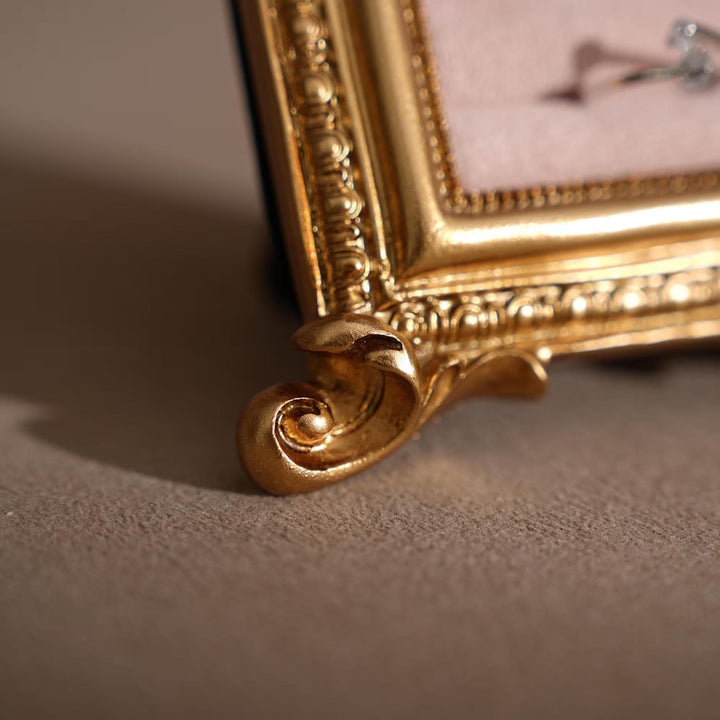 Lucky Clover Rococo Ring Stand