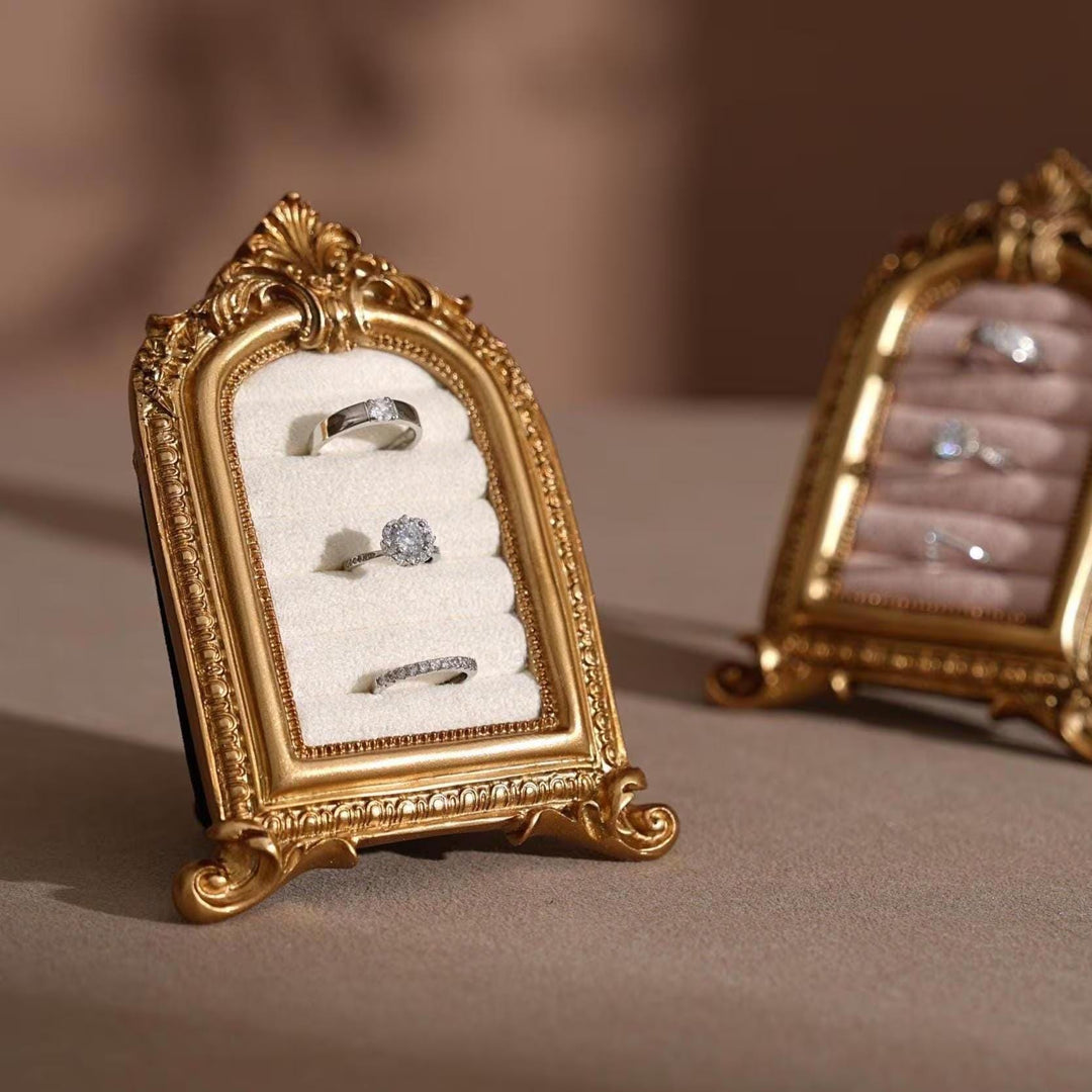 Lucky Clover Rococo Ring Stand