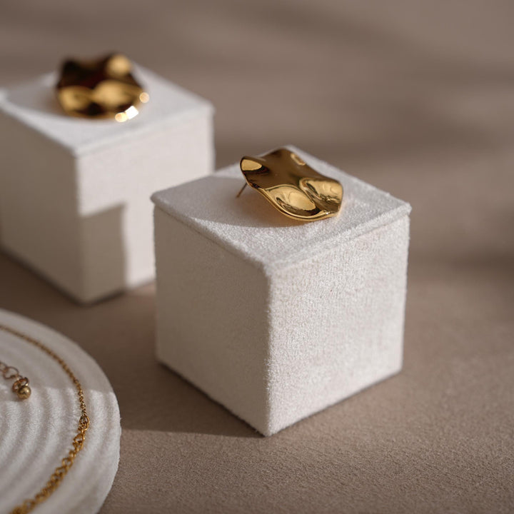 Elegant White Vegan Suede Jewelry Dish &amp; Tray Set | 17-Piece Boutique Display